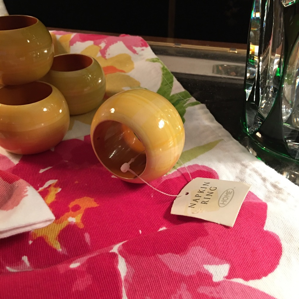 NAPKIN RINGS SET W/NAPKINS - Picture 2 of 4